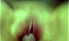 सेक्सी गर्लफ्रेंड रारा घर में बने वीडियो में कठोर चूत चुदाई का आनंद लेती है।